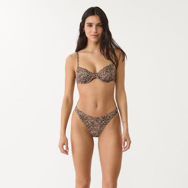 Stradivarius, gornji dio snižen s 15,99 na 12,99 eura, donji dio snižen s 12,99 na 9,99 eura