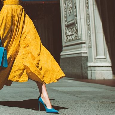 Svečana kombinacija s plavom i žutom bojom