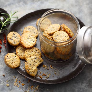 Raženi krekeri s maslinama