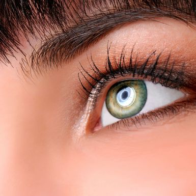 Sjenilo za oči u svjetlucavim ljetnim nijansama