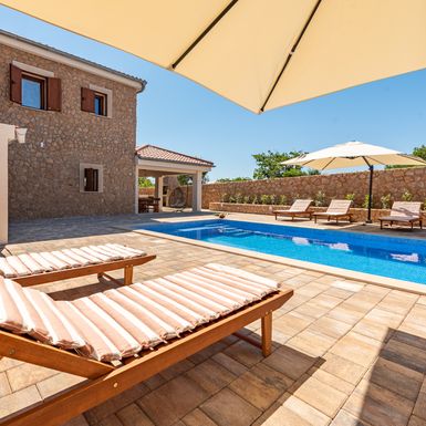 Kamena kuća s bazenom u Novalji na otoku Pagu ljepša i od holivudskih vila - 4