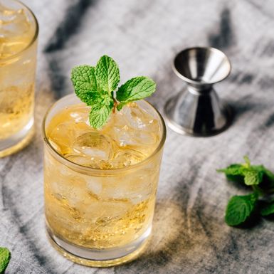 Domaći liker od mente