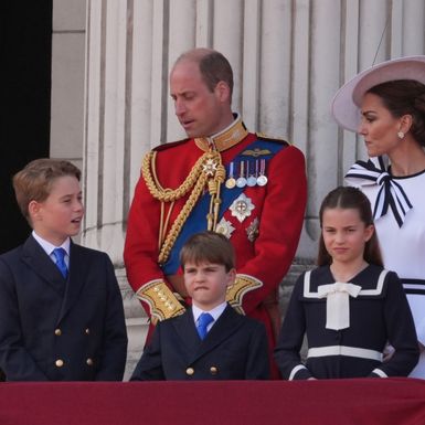 Princ Louis na balkonu Buckinghamske palače - 7