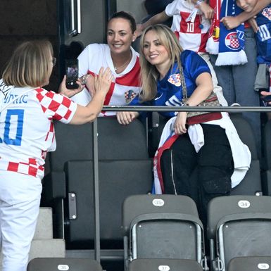 Vanja Morić u Berlinu nosi ogrlicu s motivom leptira - 3