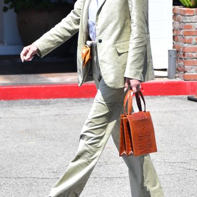 Sharon Stone u ležernom odijelu i cipelama na debelu petu - 2