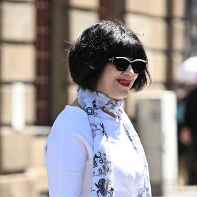 Mirela Holy u bijeloj kombinaciji