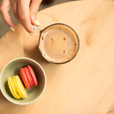 Jedna šalica, dva srca, bezbroj priča: O čemu najčešće razgovaramo uz kavu?