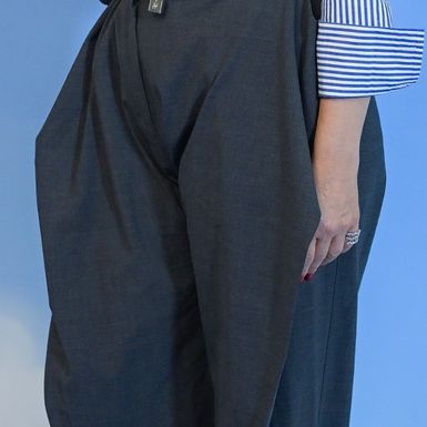 Nina Badrić u štiklama Giuseppea Zanottija i overszize hlačama u HNK-u 2025. - 2