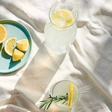 Mlaka voda s limunom