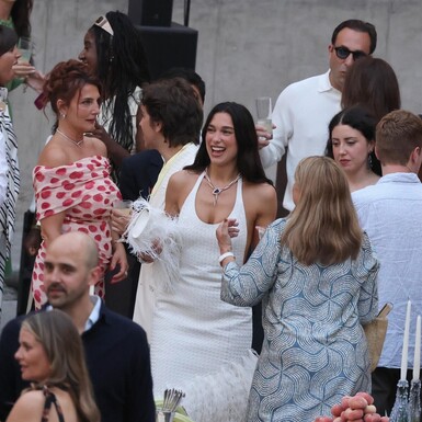 Dua Lipa oduševljava izdanjima u bijelom
