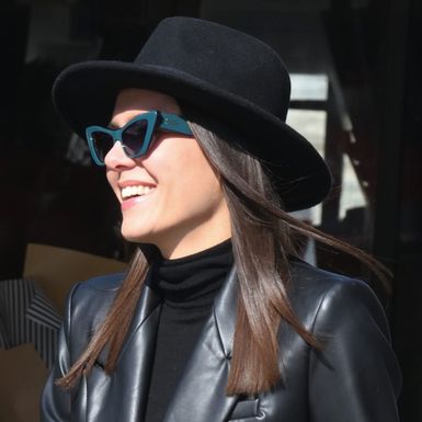 Mlada dama sa zagrebačke špice u popularnim gležnjačama