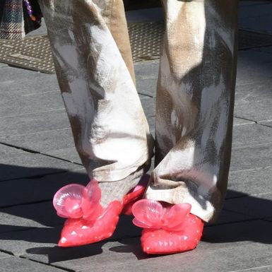 Efektne cipele napravljene su od hipoalergene i 100 posto veganske vrste PVC-a