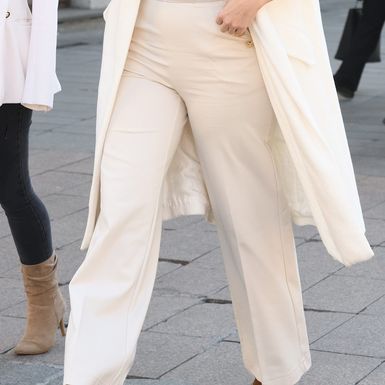 Žene u odjeći u bež boji uvijek izgledaju dotjerano i elegantno