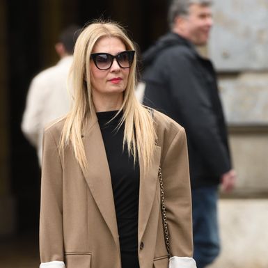 Zgodna dama iz Zagreba u najlonkama brenda Saint Sass