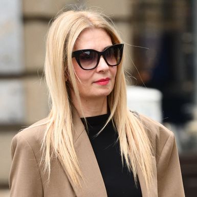 Zgodna dama iz Zagreba u najlonkama brenda Saint Sass