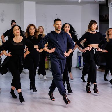 Koreograf Alen Sesartić iz Splita podučava žene plesu u štiklama - 8