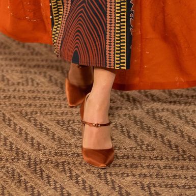 Kraljica Rania u kombinaciji koja spaja tradicionalno i moderno