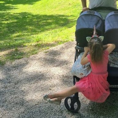 Vedran i djevojčice