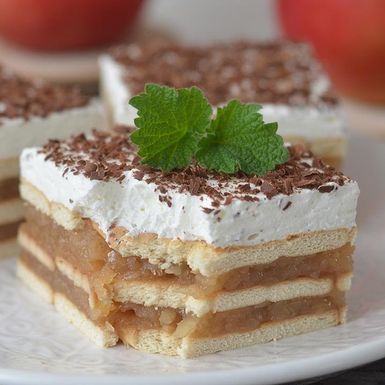 Kolač s jabukama i keksom