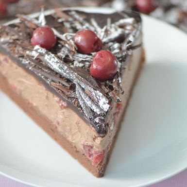 Torta s čokoladom i višnjama (Lenina torta)