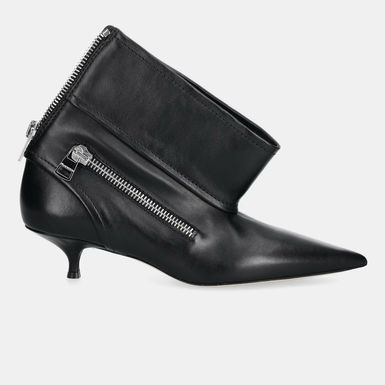 Nina Badrić nosi gležnjače brenda JW Anderson