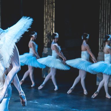 Labuđe jezero na pozornici HNK-a u Zagrebu