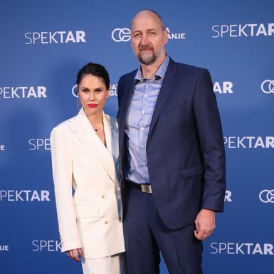 Viktorija Rađa u bijelom odijelu - 2