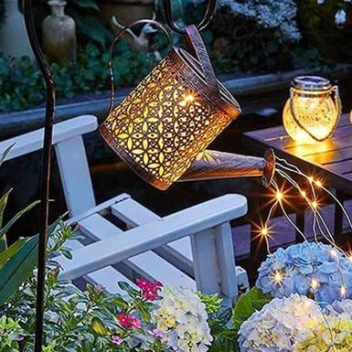 Lampa u obliku kante za zalijevanje