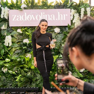 Zadovoljna slavi 15. rođendan - 29