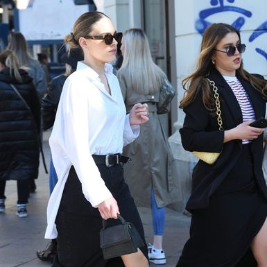 Midi traper-suknja s visokim prednjim prorezom u zagrebačkom street style izdanju