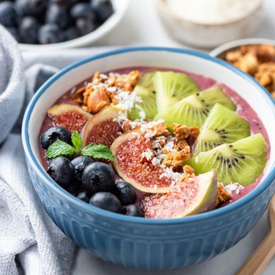 Jogurt s voćem i chia smjenkama