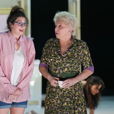 Kraj svijeta u tri čina omnibus je predstava o ženskoj borbi i nasilju nad ženama