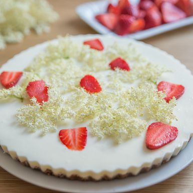 Cheesecake sa sirupom od bazge