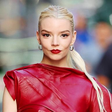 Anya Taylor-Joy u Muglerovoj mini haljini u New Yorku - 6