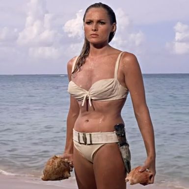 Ursula Andress kao Honey Rider