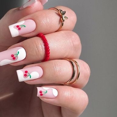 Nokti s motivom trešnje