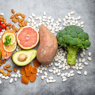 Namirnice poput avokada, banana, bijelog graha, batata i suhih marelica bogate su kalijem