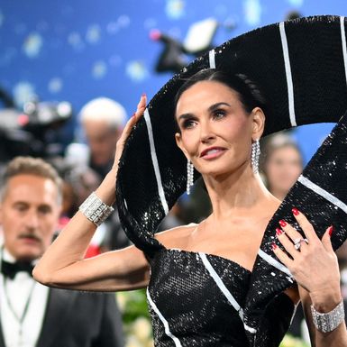 Demi Moore na Met Gali u haljini inspiriranoj kravatom - 3