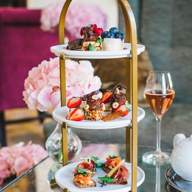 Orient Express čajanka u hotelu Esplanade