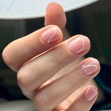 Nude manikura omiljeni je izbor mnogima