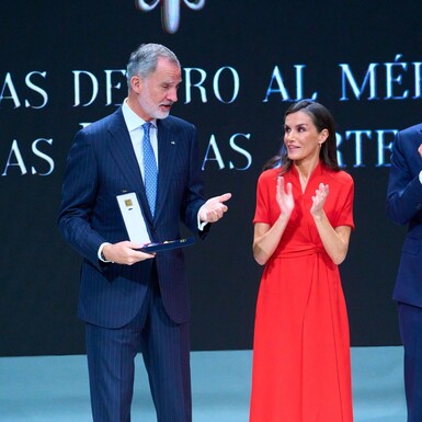 Kraljica Letizia u crvenoj haljini