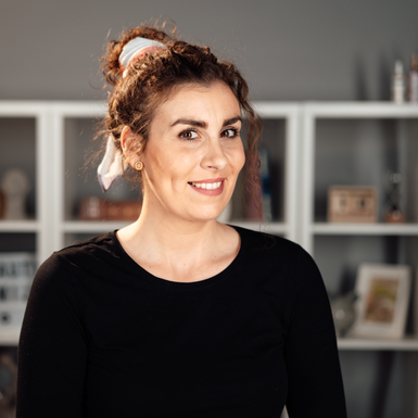 Raskošna punđa obavijena maramom