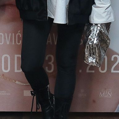 Viktorija Rađa u tajicama na premijeri filma Samo kad se smijem
