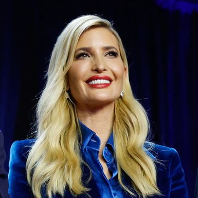 Ivanka Trump u baršunastom plavom odijelu nakon očeve pobjede na američkim predsjedničkim izborima - 6