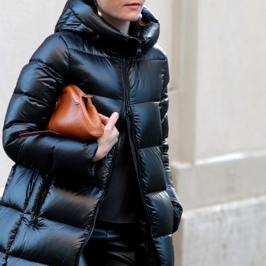 Duga i topla zimska jakna u street style izdanju