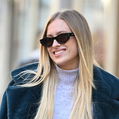 Domenica na zagrebačkoj špici u kožnatim hlačama bordo boje