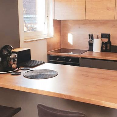 Savršeno uređena mala kuhinja s otokom zagrebačkog stana od 52 kvadrata