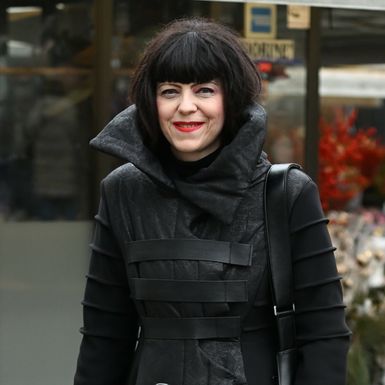 Mirela Holy u kaput-haljini na zagrebačkoj špici 2025. - 1