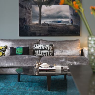 Elegantan stan u kojem su baršunasta kutna garnitura i električni kamin glavne zvijezde - 7