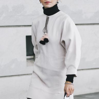 Pletivo s visokim ovratnikom odličan je izbor za boravak na otvorenome